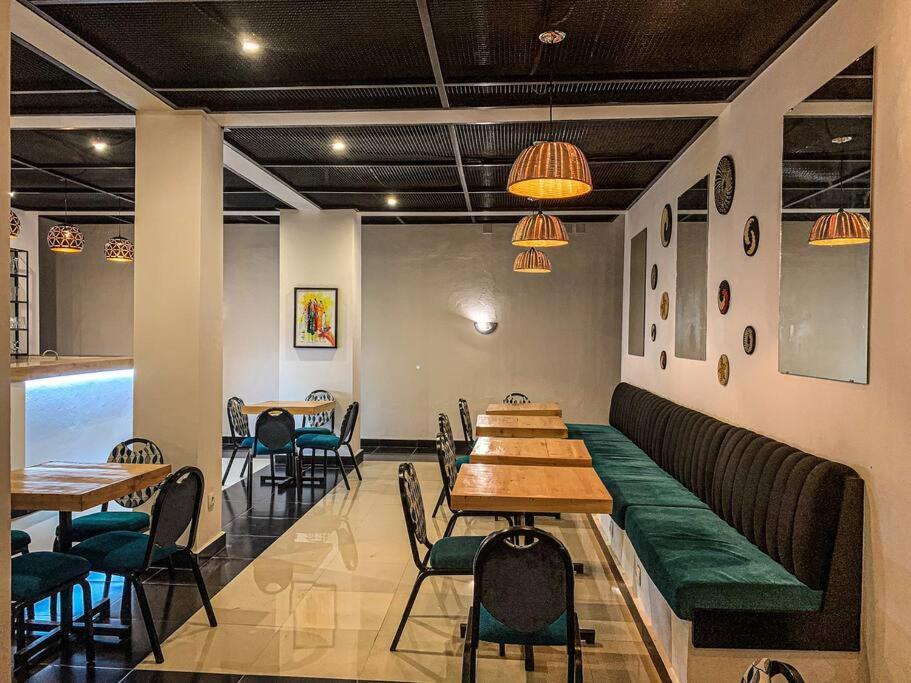City Center Apartments บุจัมบุรา ภายนอก รูปภาพ